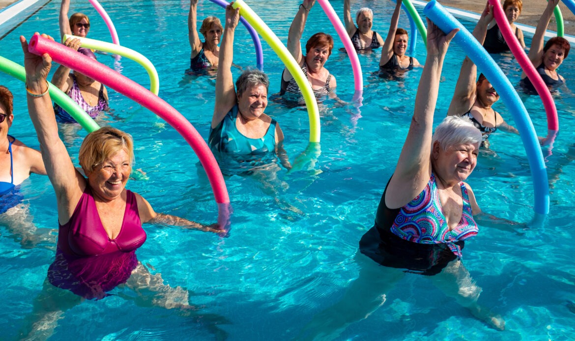 Cours d'aquagym senior en action - Ateliers clic cambresis