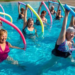 Cours d'aquagym senior en action - Ateliers clic cambresis